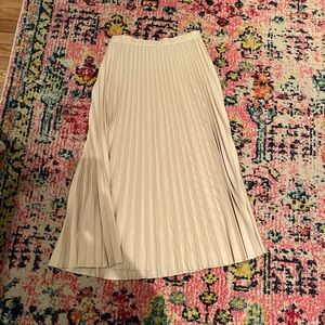 Pleated skirt